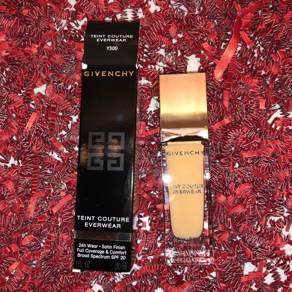 Y300 - Givenchy Tient Couture Everwear